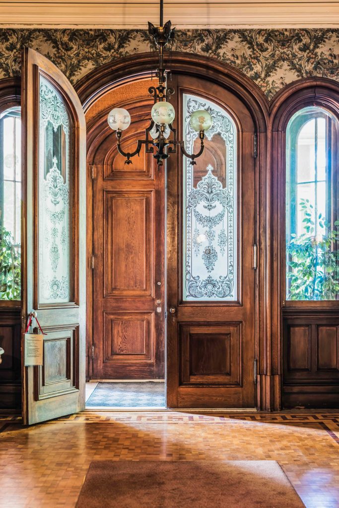 Park McCullough Historic Governors Mansion an interior doorway 683x1024 1